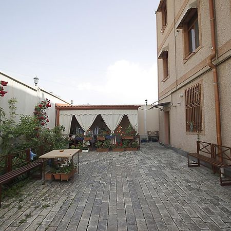 Planet Hotel Jerevan Buitenkant foto