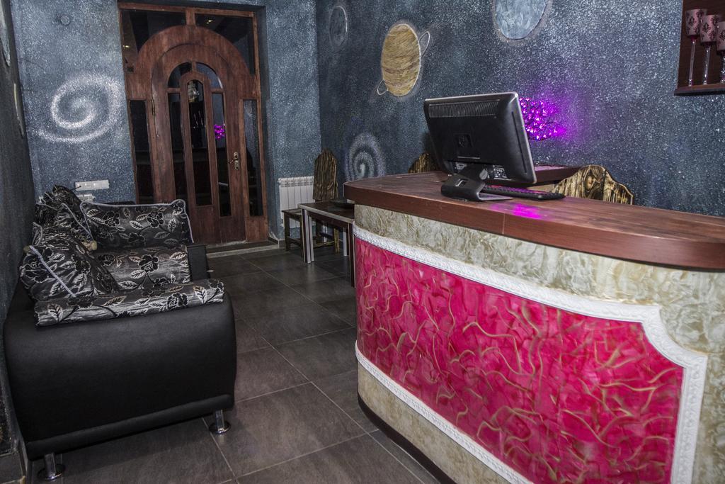 Planet Hotel Jerevan Buitenkant foto