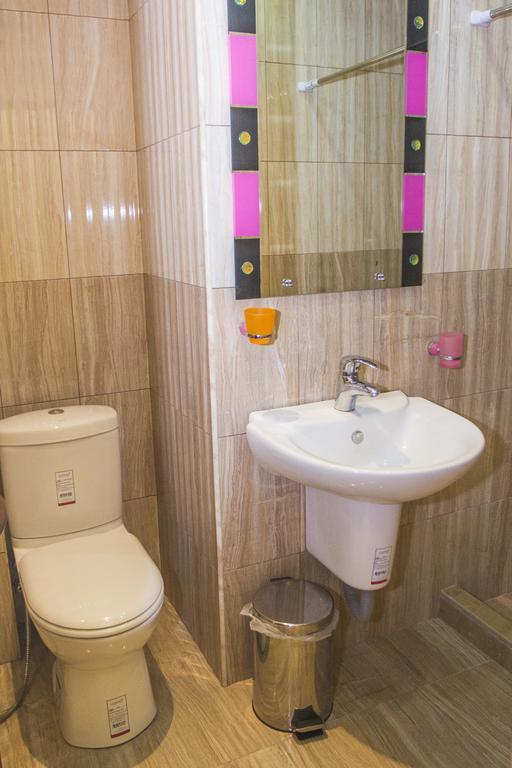 Planet Hotel Jerevan Buitenkant foto