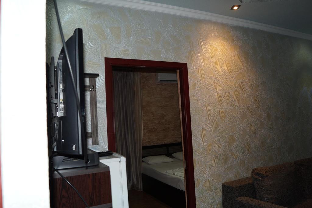 Planet Hotel Jerevan Buitenkant foto