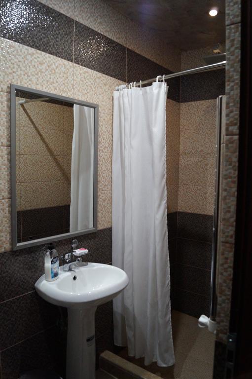 Planet Hotel Jerevan Buitenkant foto