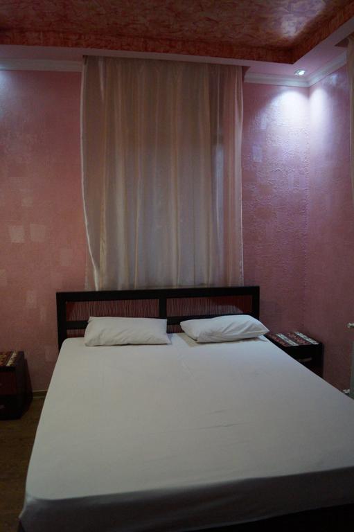 Planet Hotel Jerevan Buitenkant foto