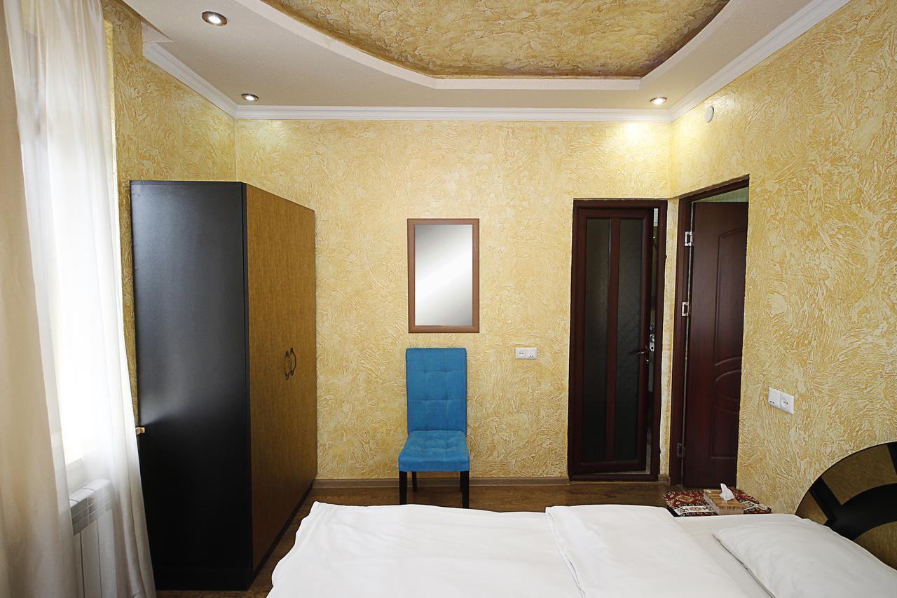 Planet Hotel Jerevan Buitenkant foto