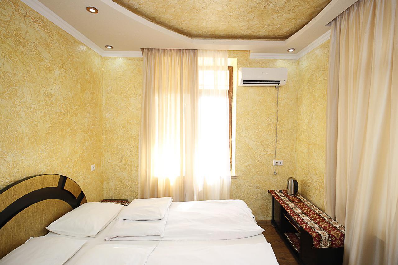 Planet Hotel Jerevan Buitenkant foto