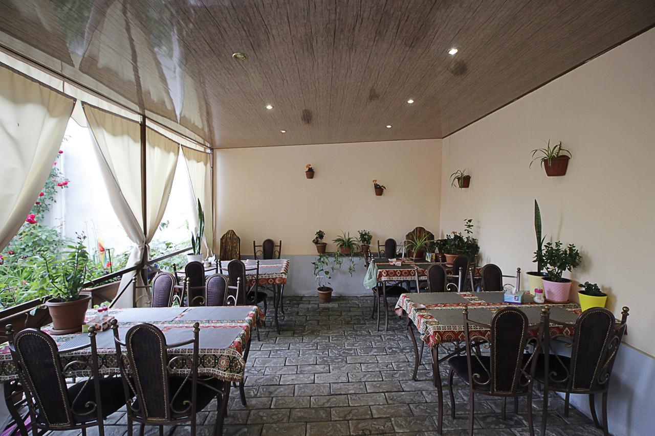 Planet Hotel Jerevan Buitenkant foto
