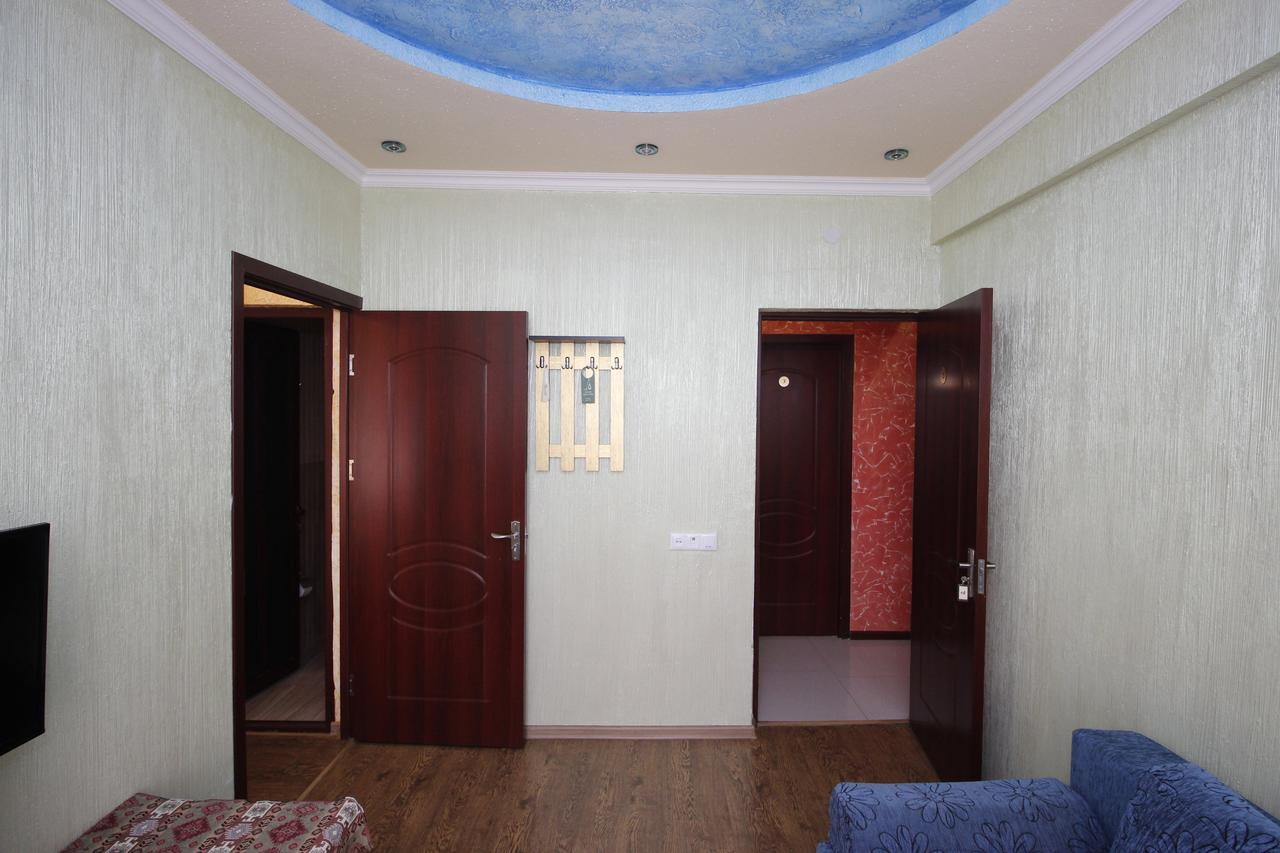 Planet Hotel Jerevan Buitenkant foto