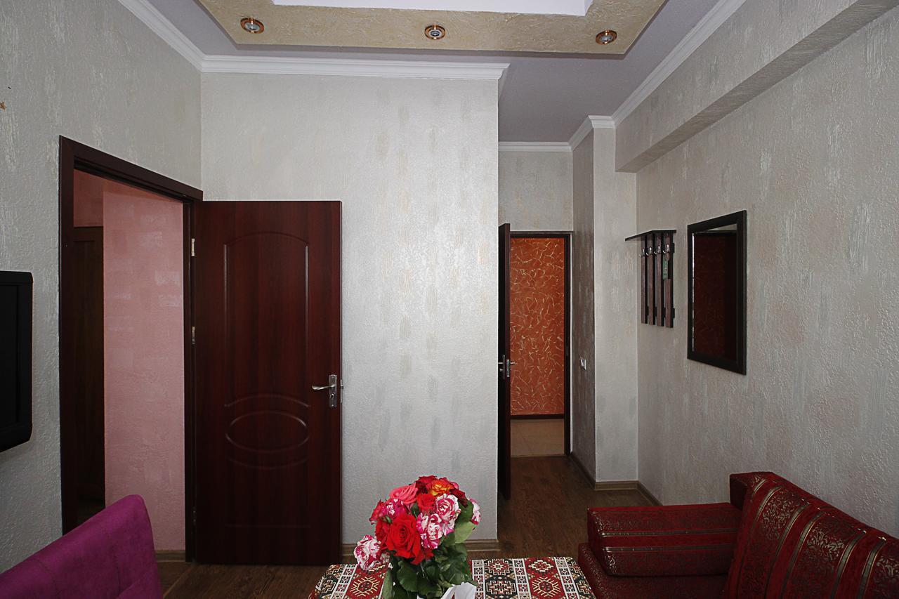 Planet Hotel Jerevan Buitenkant foto