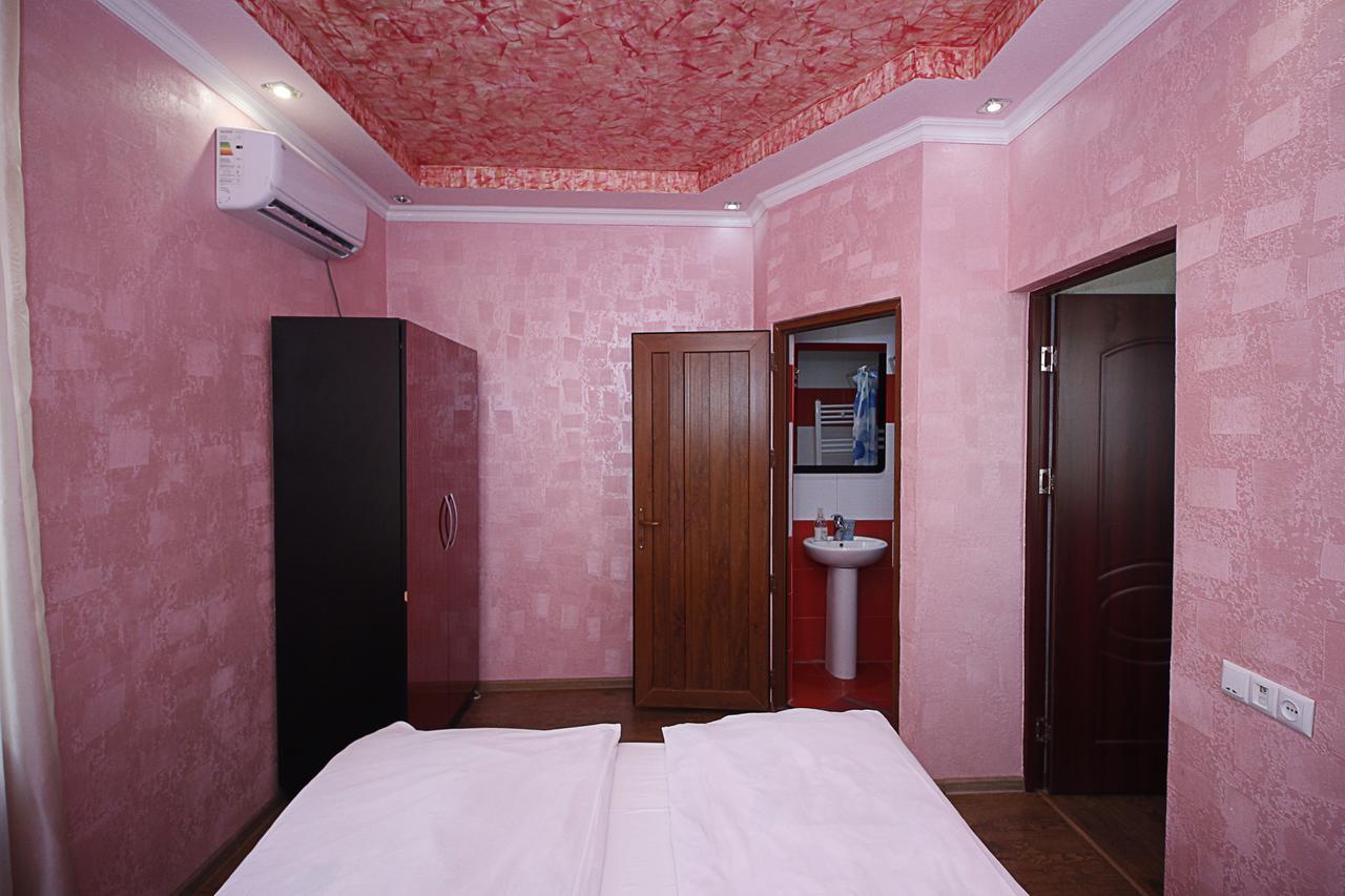 Planet Hotel Jerevan Buitenkant foto