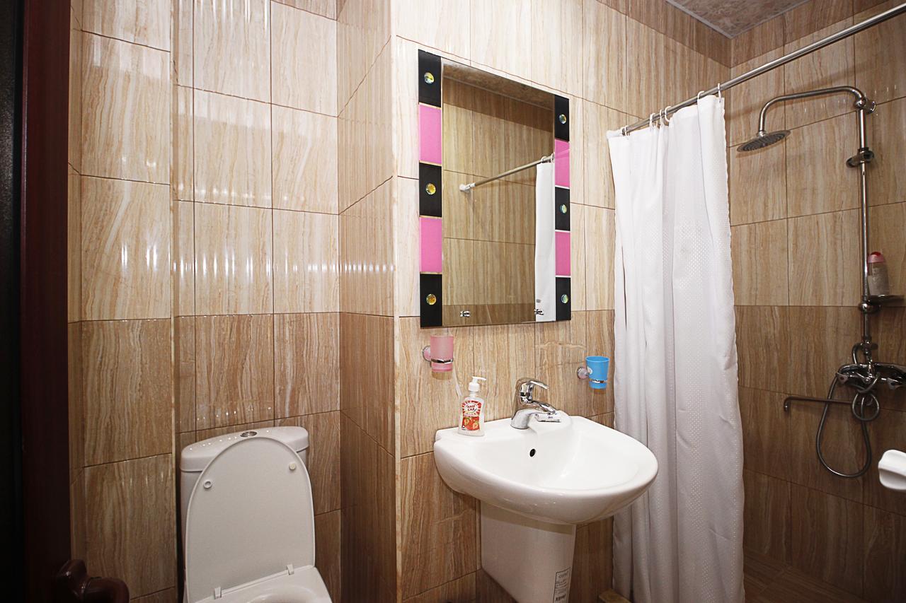 Planet Hotel Jerevan Buitenkant foto