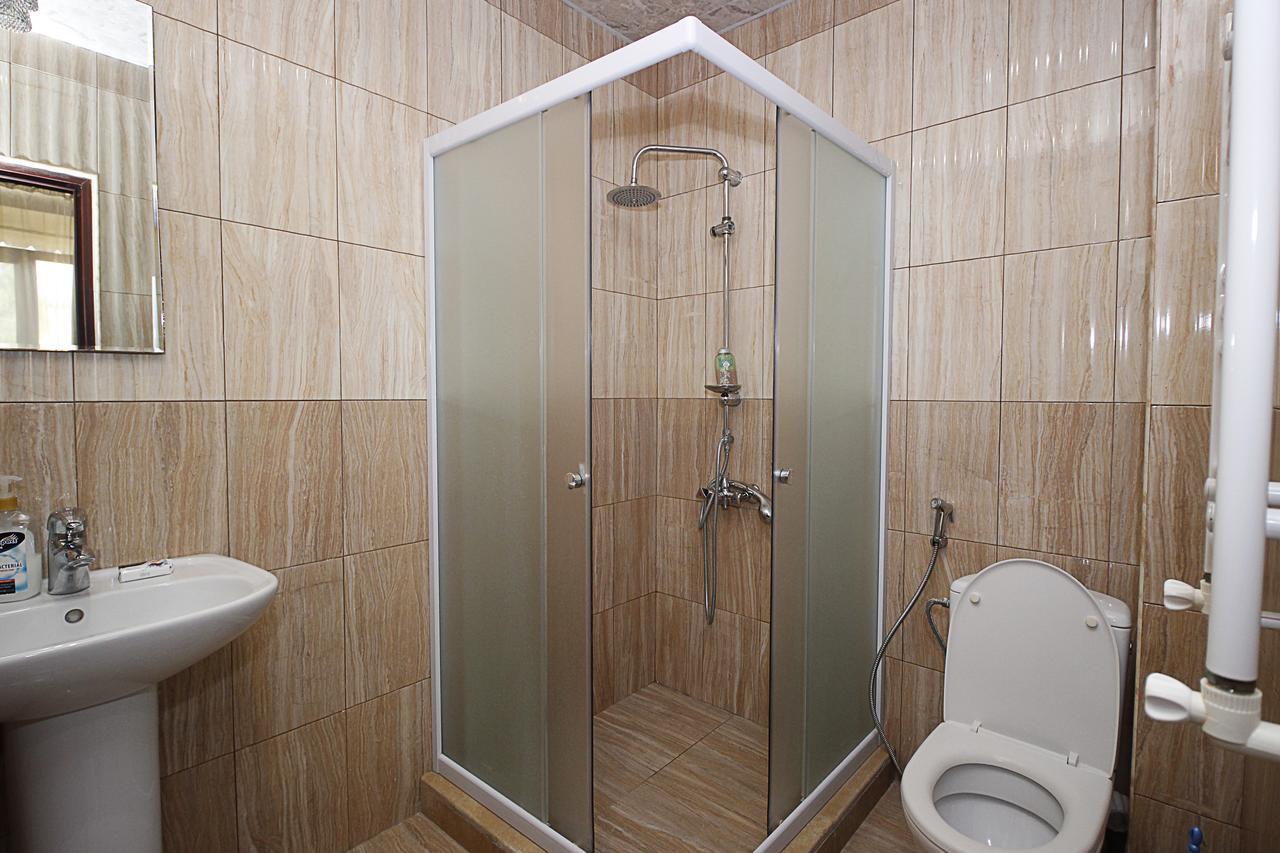 Planet Hotel Jerevan Buitenkant foto